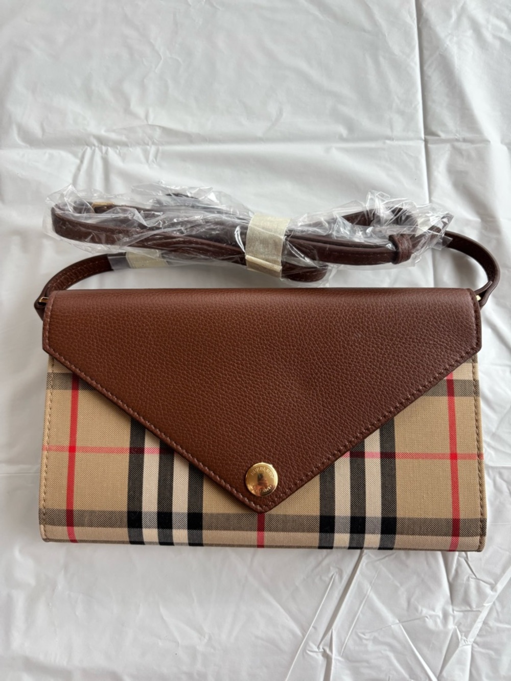 Burberry White and Black Logo Receipt from Ala Moana Store - Picture 7 of 9